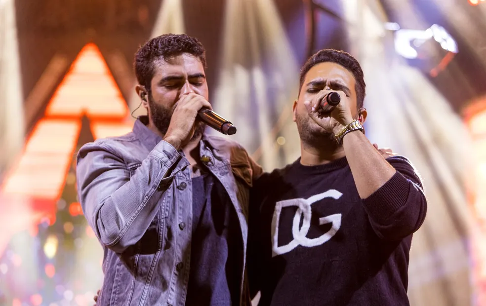 Carregar vídeo: Henrique e Juliano - NOVO EU (Manifesto Musical 2)